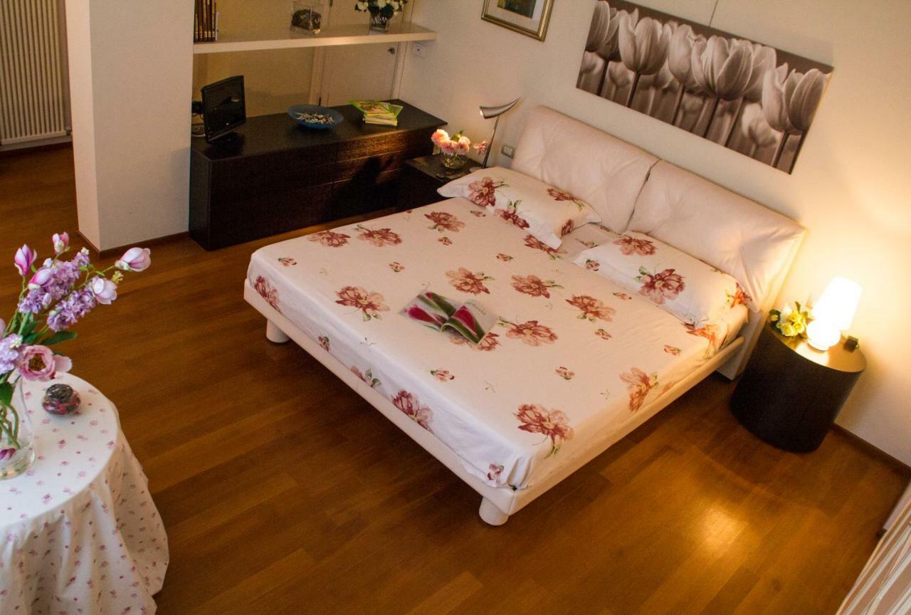 Il Giardino Delle Rose Bed & Breakfast Santa Maria Nuova  Exterior photo