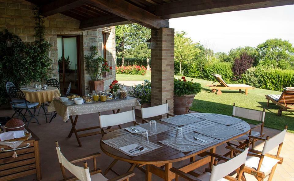 Il Giardino Delle Rose Bed & Breakfast Santa Maria Nuova  Exterior photo
