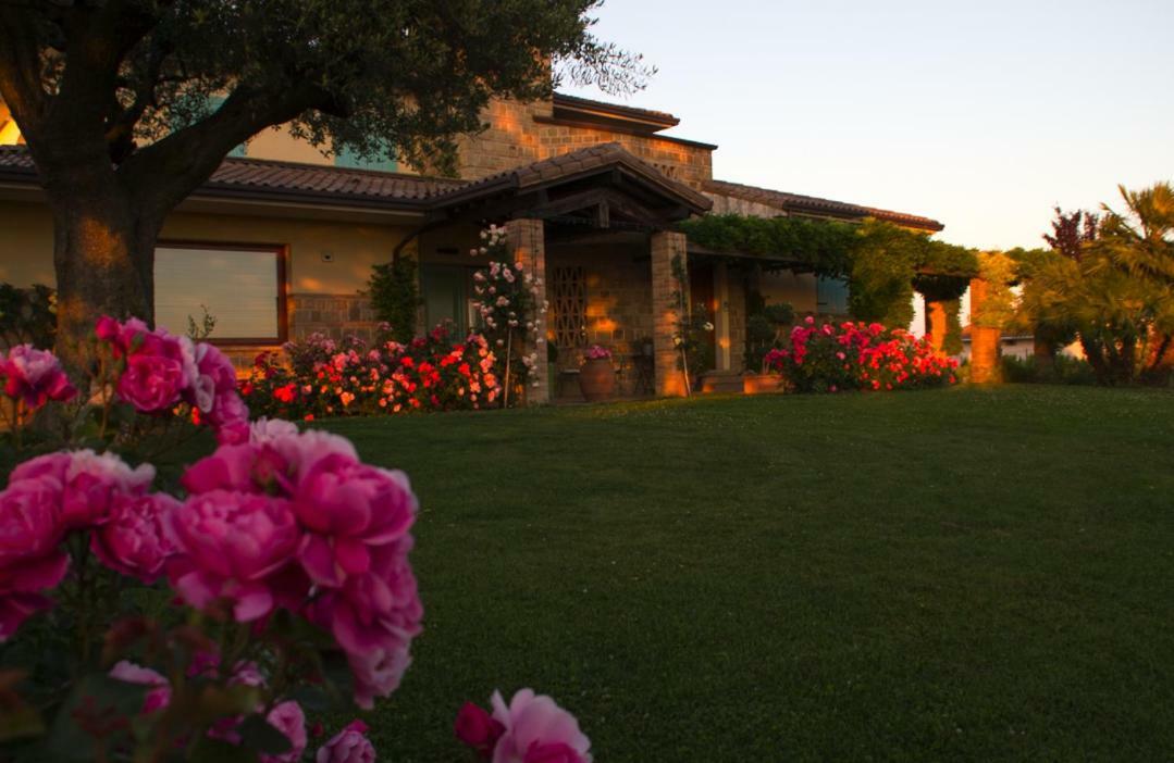 Il Giardino Delle Rose Bed & Breakfast Santa Maria Nuova  Exterior photo